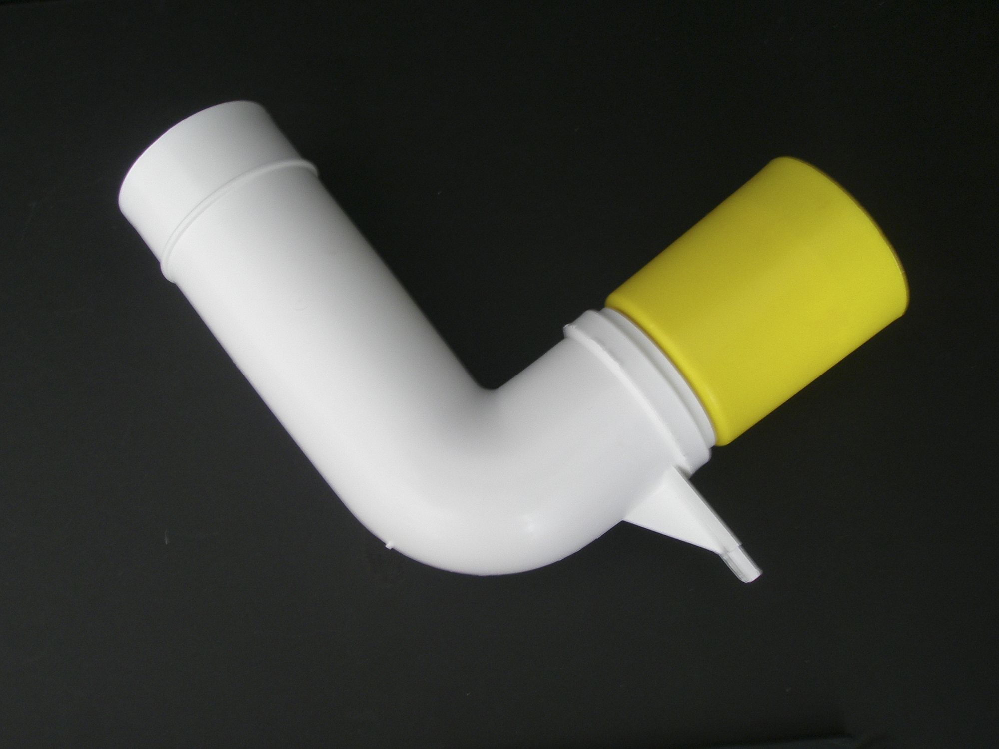 Flush pipe with tongue