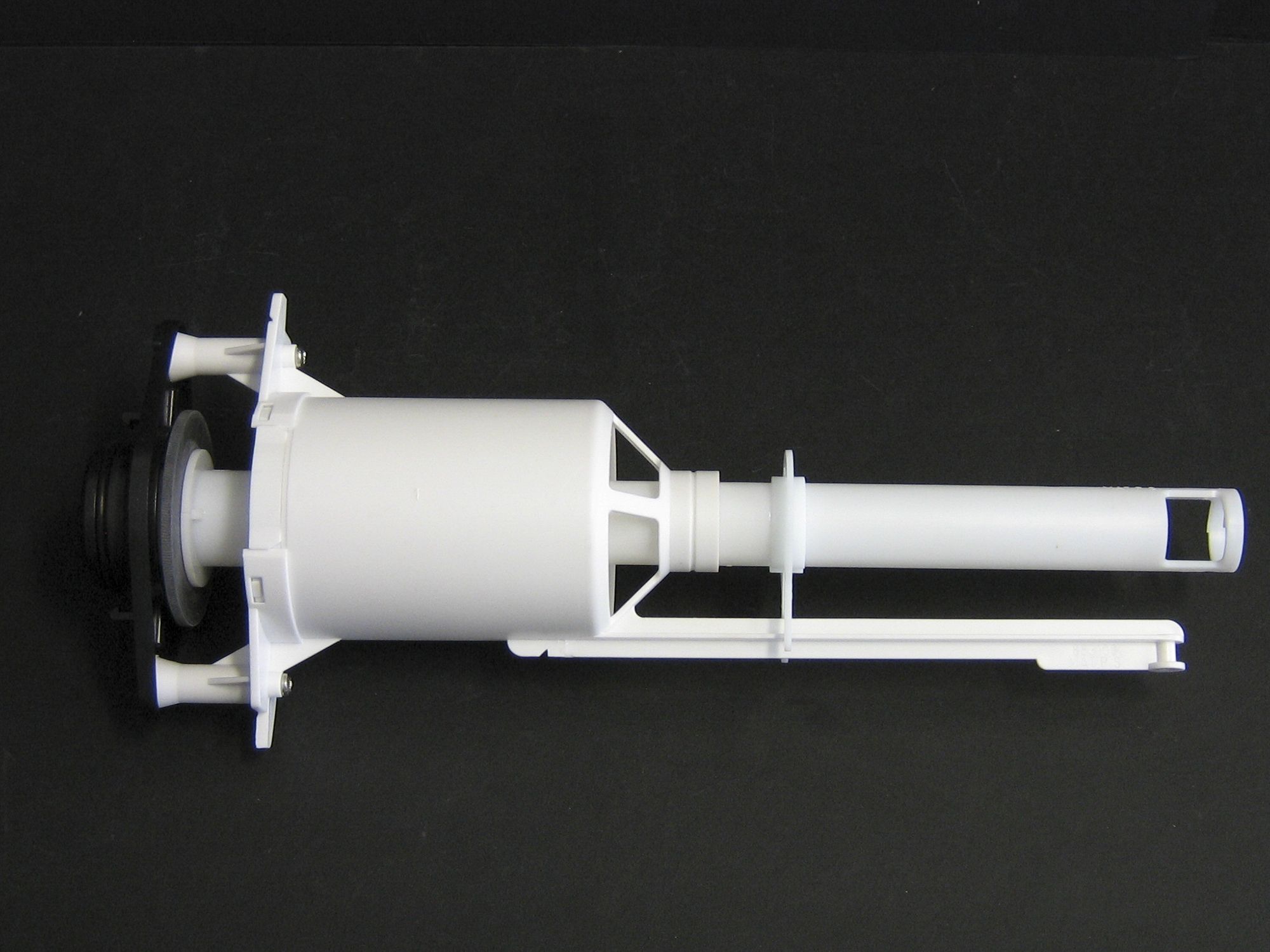 Flush valve including rubber seal