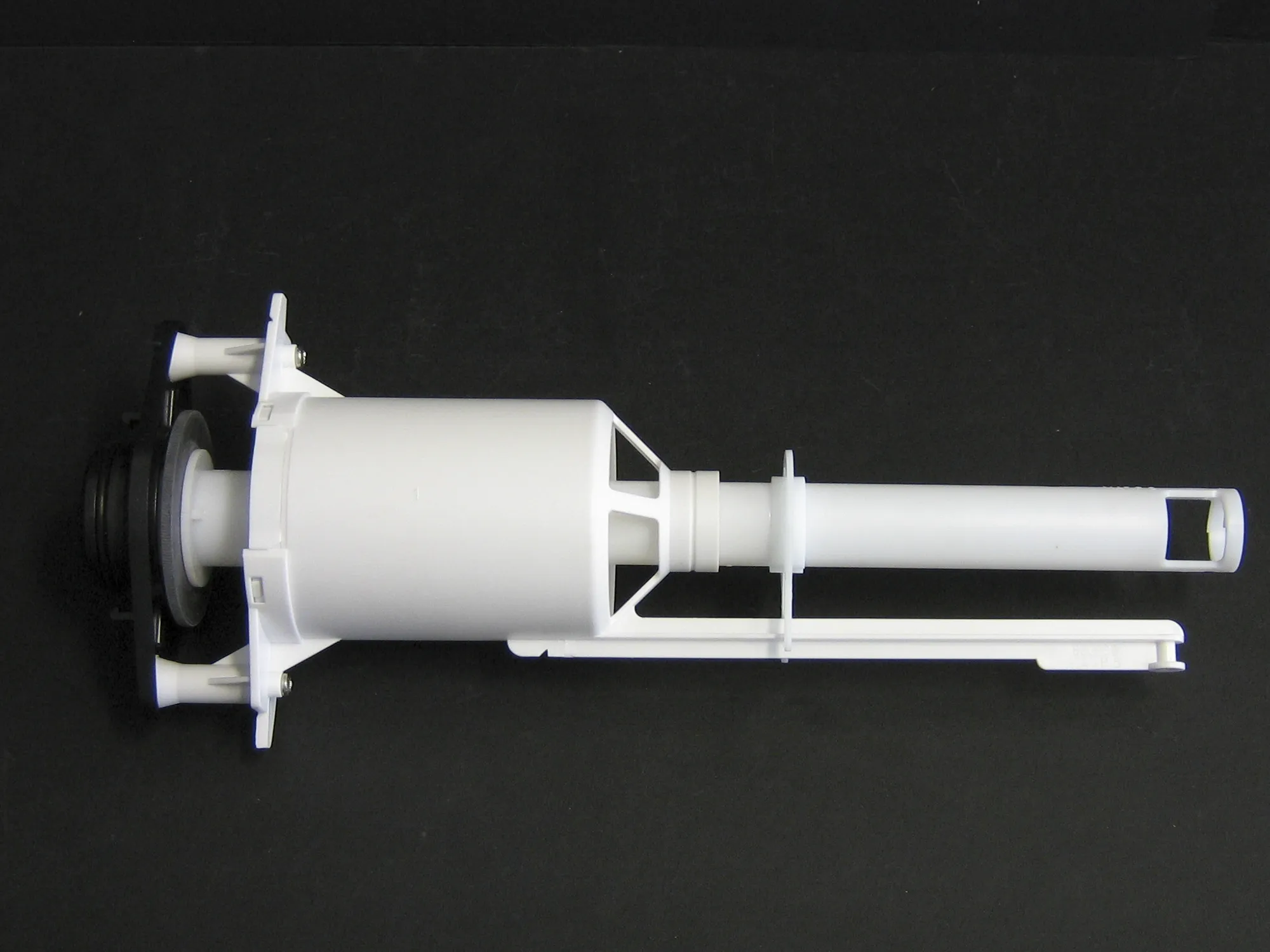 Flush valve including rubber seal