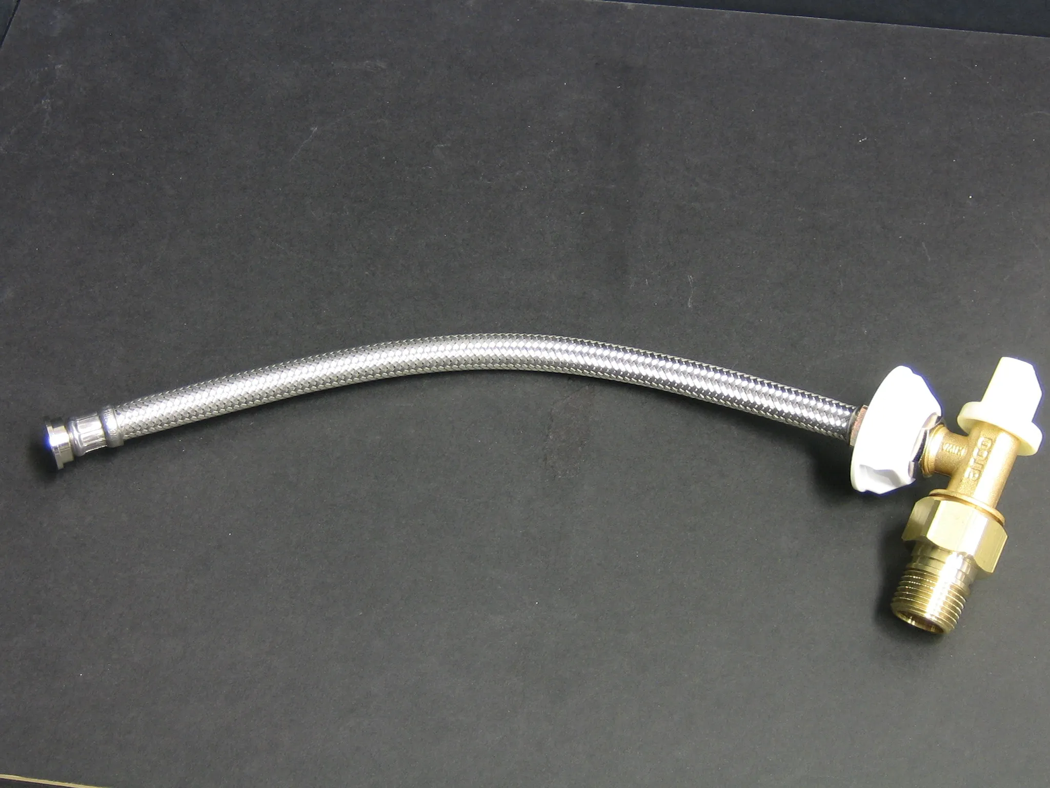 Flexibele aansluitslang G3/8 BI x G1/2 BU + hoekstopkraan